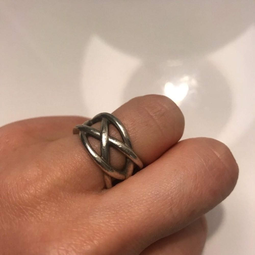 Tiffany cross over ring. Size 7